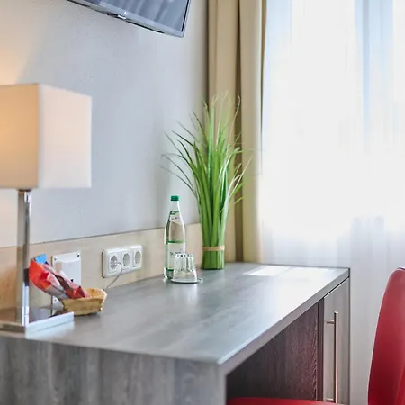 Sunny Hotel *